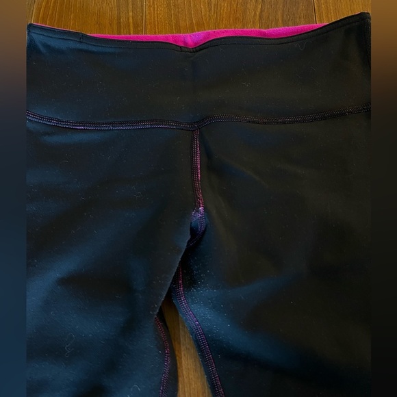 Lululemon reversible cropped leggings - Picture 2 of 9